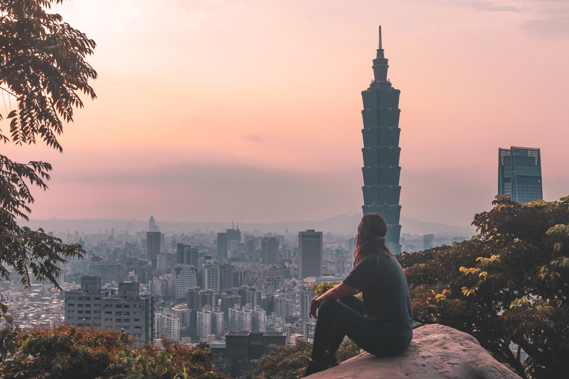 Wini overlooking Taipei 101 at the top of Elephant Mountain at sunset