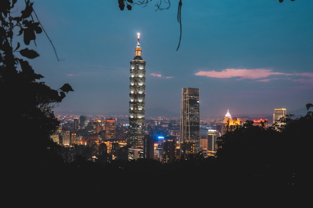 Night view of Taipei 101 from Elephant Mountain peak