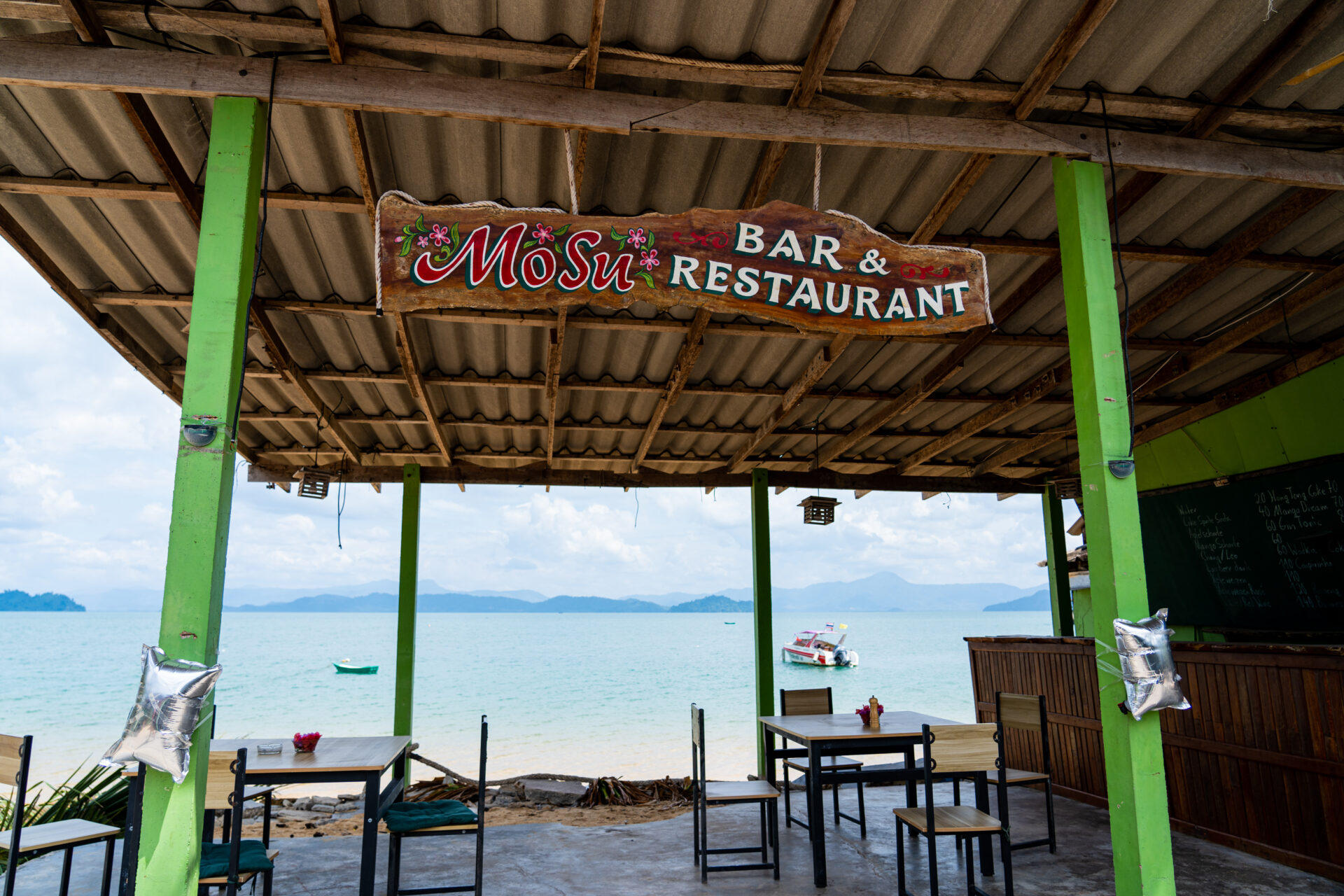 Koh Phayam restaurant by the beach