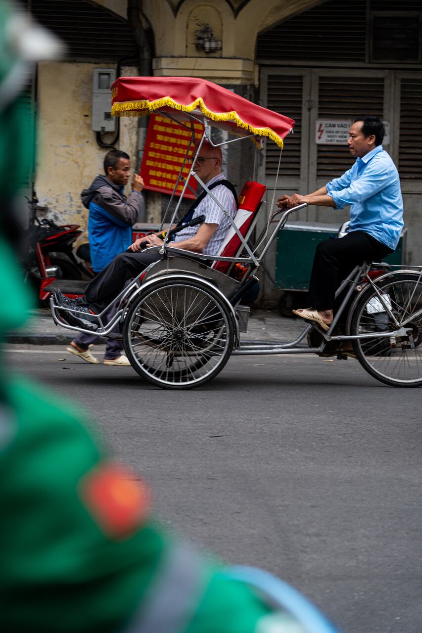 tuk tuk in hanoi