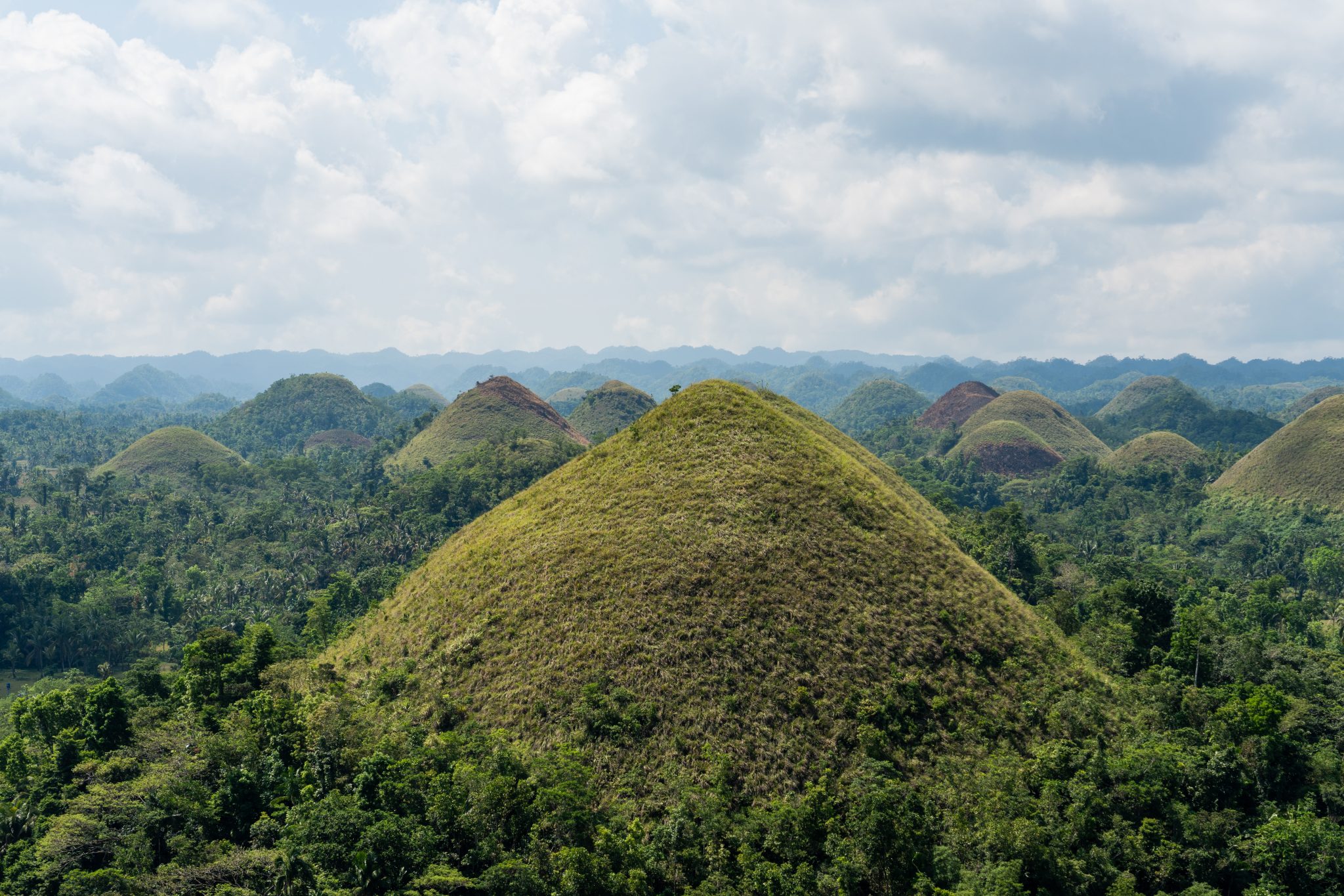 ULTIMATE DAY TRIP TO THE FAMOUS CHOCOLATE HILLS IN BOHOL, PHILIPPINES
