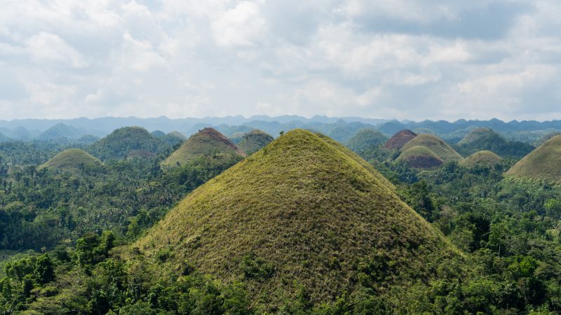 ULTIMATE DAY TRIP TO THE FAMOUS CHOCOLATE HILLS IN BOHOL, PHILIPPINES