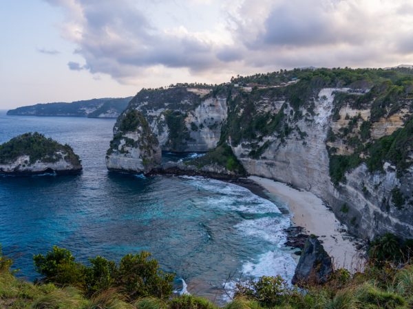 ULTIMATE GUIDE TO THE INCREDIBLE DIAMOND BEACH IN NUSA PENIDA