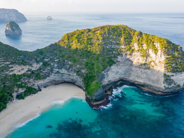 ULTIMATE GUIDE TO STUNNING KELINGKING BEACH IN NUSA PENIDA