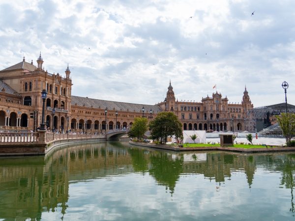 A COMPLETE GUIDE TO DISCOVERING SEVILLE’S PLAZA DE ESPAÑA