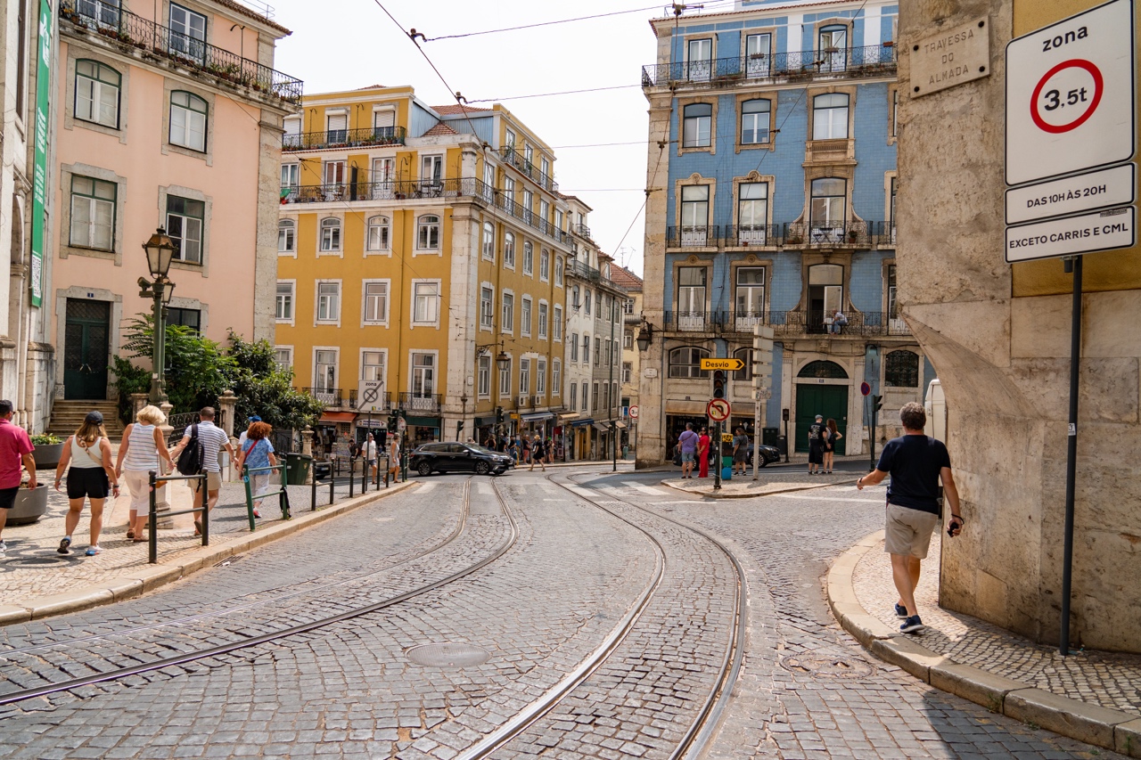 ONE STEP AT A TIME: UNCOVERING THE MAGIC OF LISBON ON FOOT