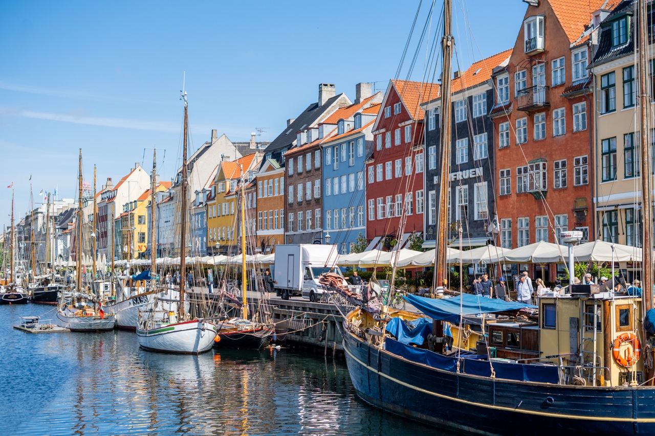 HOW TO SPEND A 10-HOUR LAYOVER IN COPENHAGEN (ON A BUDGET)