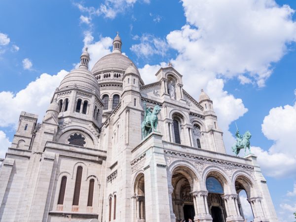 VISITING THE MAGICAL SACRÉ-CŒUR BASILICA: EVERYTHING YOU NEED TO KNOW