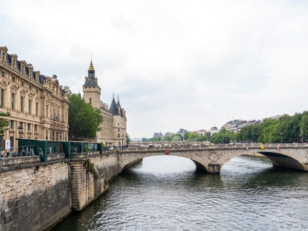 EXPLORING PARIS ON FOOT – THE BEST WALKING GUIDE TO PARIS