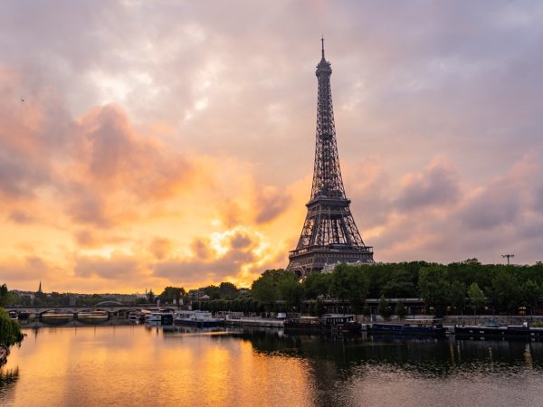 SUNRISE OVER THE CITY OF LOVE: THE BEST EIFFEL TOWER SUNRISE SPOT IN PARIS