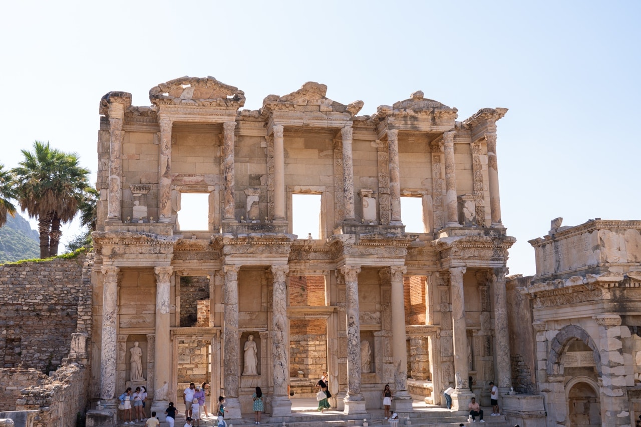 THE BEST PRESERVED RUINS IN THE WORLD: EXPLORING THE ANCIENT CITY OF EPHESUS