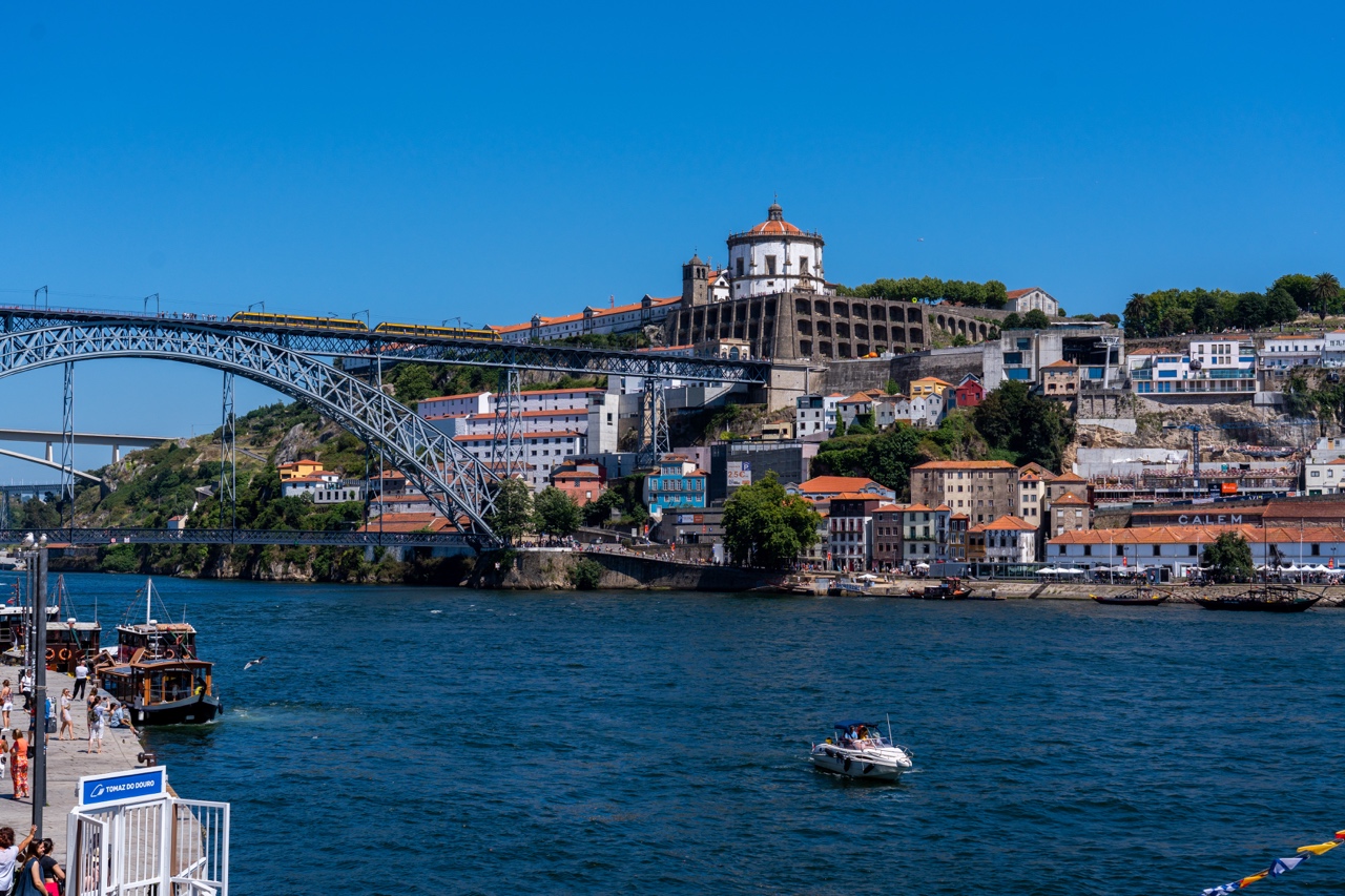 STEP BY STEP THROUGH PORTO: THE ULTIMATE WALKING GUIDE