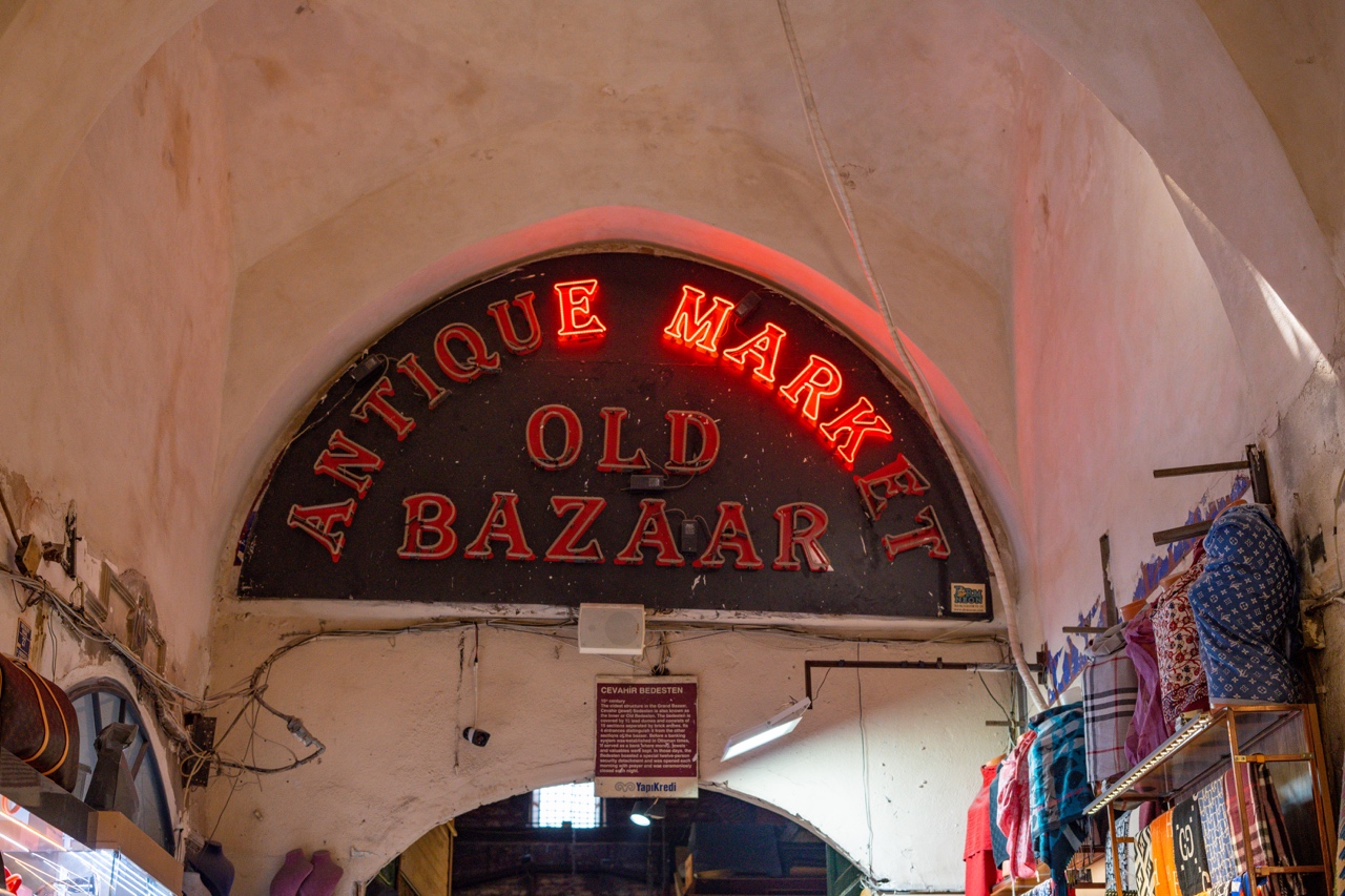 THE OLDEST SHOPPING MALL IN THE WORLD: ISTANBUL’S GRAND BAZAAR