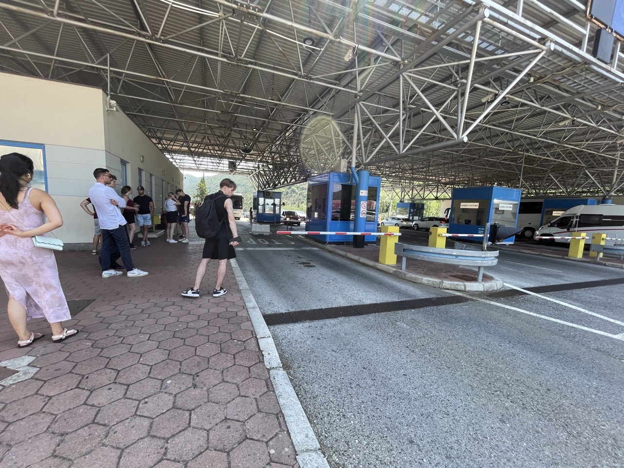 montenegro croatia land bus border crossing