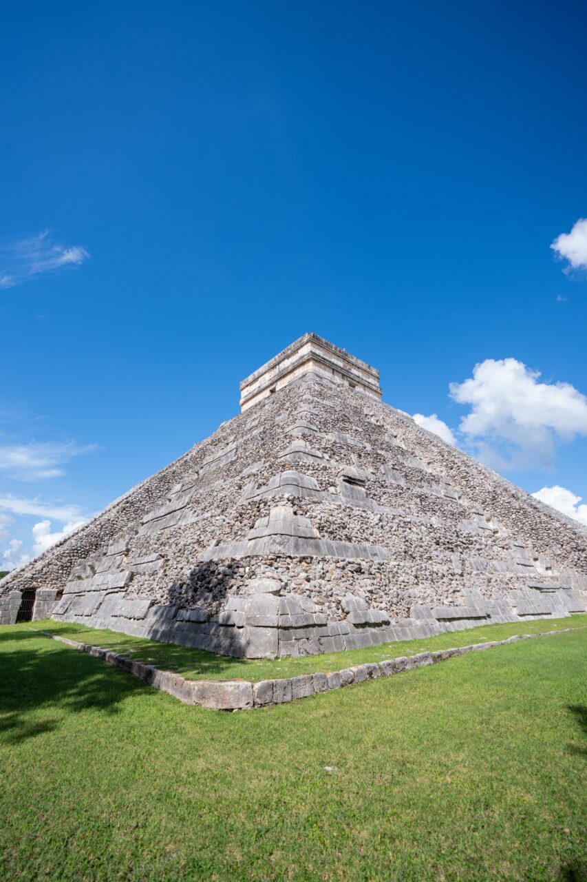 el castillo pyramid chichen itza mexico